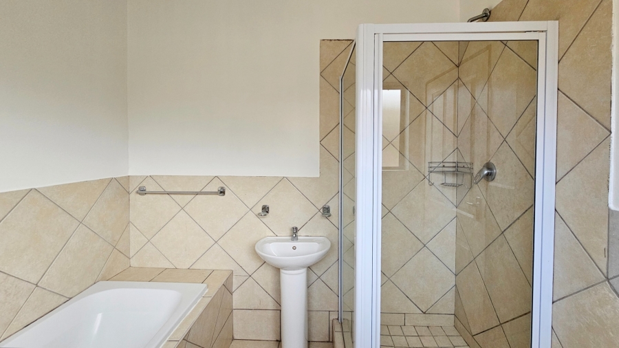 3 Bedroom Property for Sale in Langenhovenpark Free State